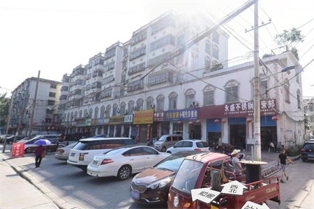 正大文苑3室2厅1卫113㎡，带车库